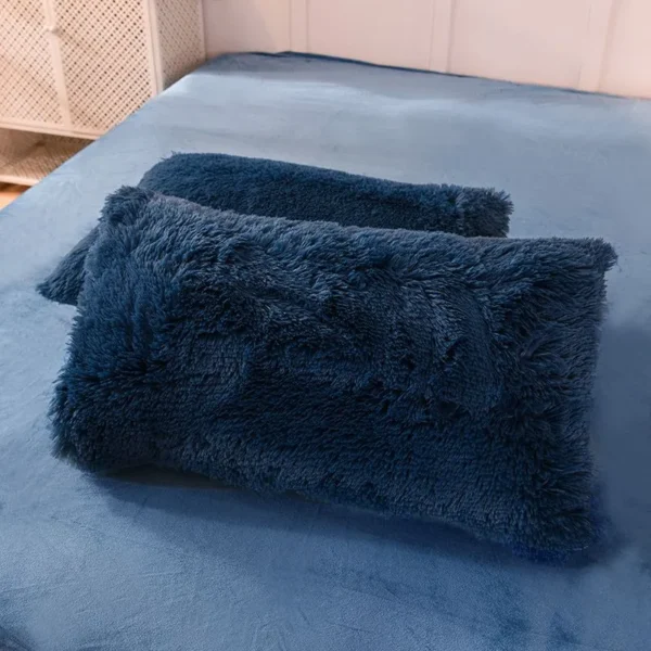 Navy Blue Shaggy Bedset - Image 3