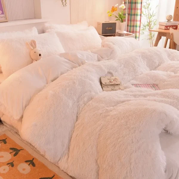 White Shaggy Bedset - Image 2