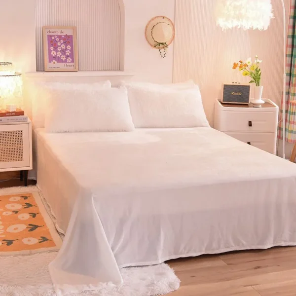 White Shaggy Bedset - Image 3