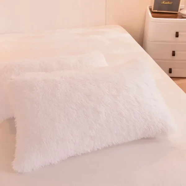 White Shaggy Bedset - Image 4