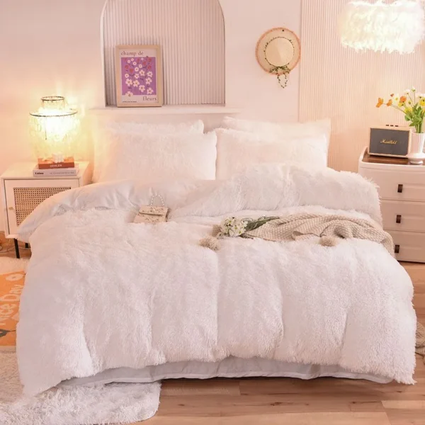 White Shaggy Bedset - Image 5
