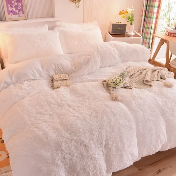 White Shaggy Bedset - Image 6