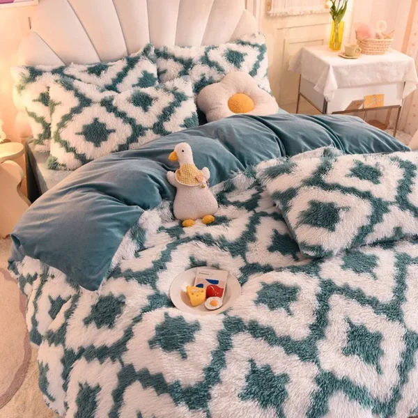 White and Blue Shaggy Bedset