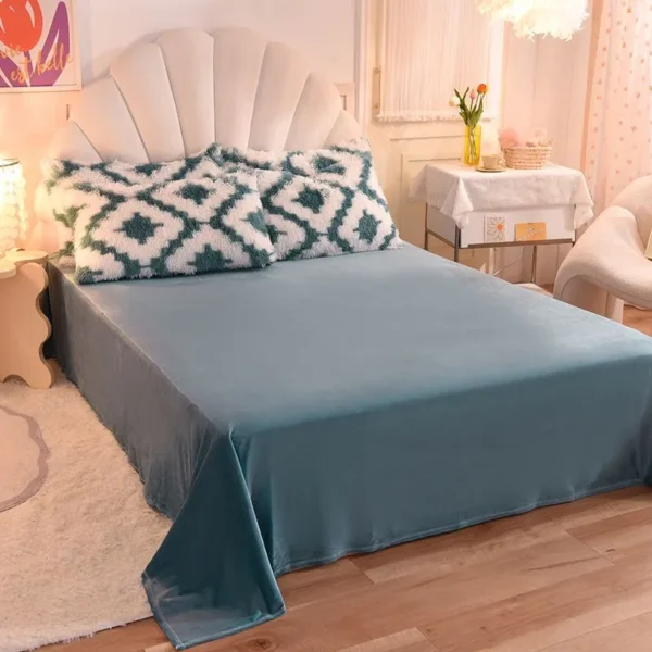 White and Blue Shaggy Bedset - Image 6