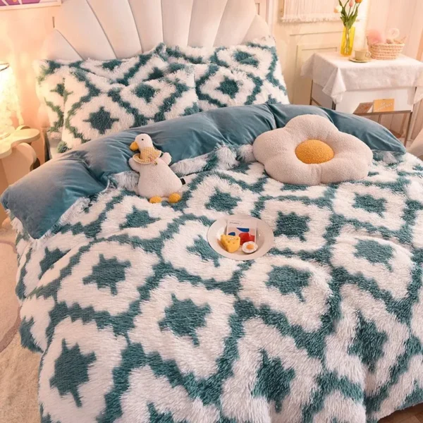 White and Blue Shaggy Bedset - Image 4