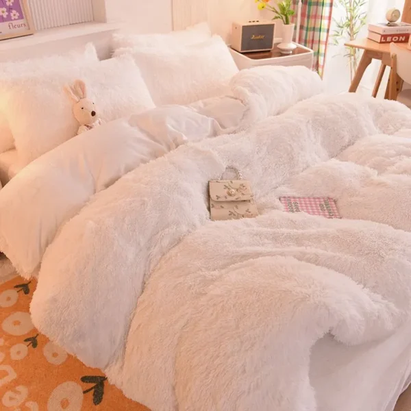 White Shaggy Bedset - Image 8